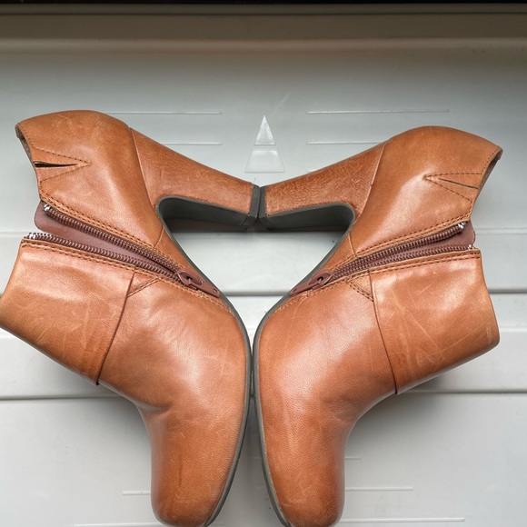 Miz Mooz brown leather booties size 8.5 in very used condition (sold as-is!!!) - Picture 2 of 7